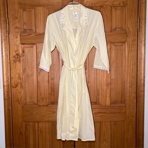 NWOT Vintage Secret Treasures Robe Size M 8/10